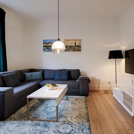 Cozy Private Basement Room In Osterbro بيت ضيافة كوبنهاجن