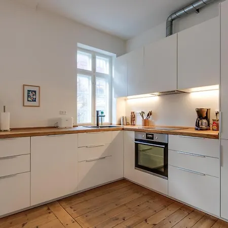 Cozy Private Basement Room In Osterbro بيت ضيافة